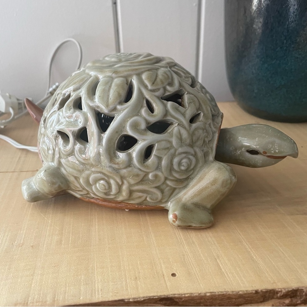 Beautiful Turtle Light 9” x 5” Ceramic Ocean Sea Beach Decor Lamp - Picture 7 of 11